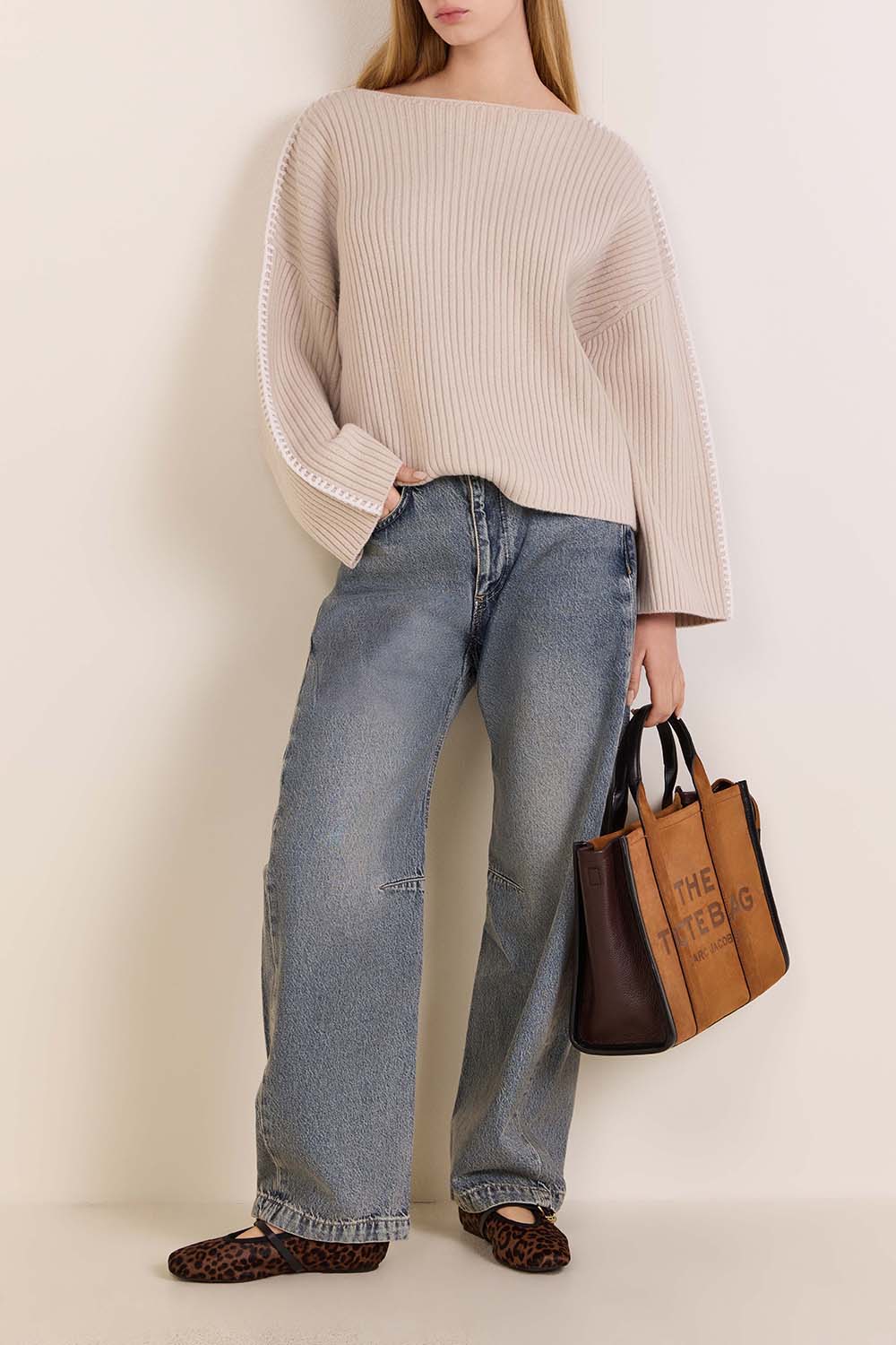 מכנסי ג'ינס בגזרת בלון